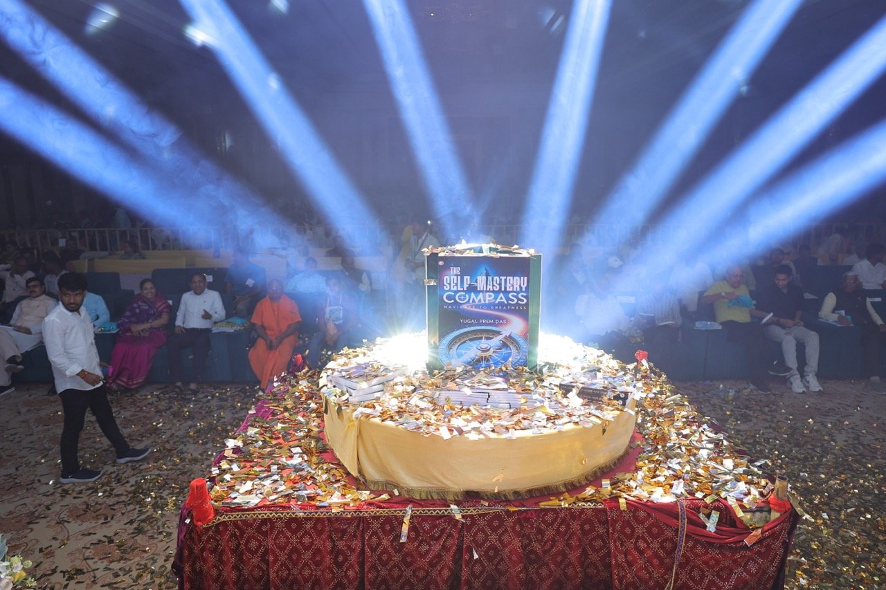 Students with Yugal Prem Das books