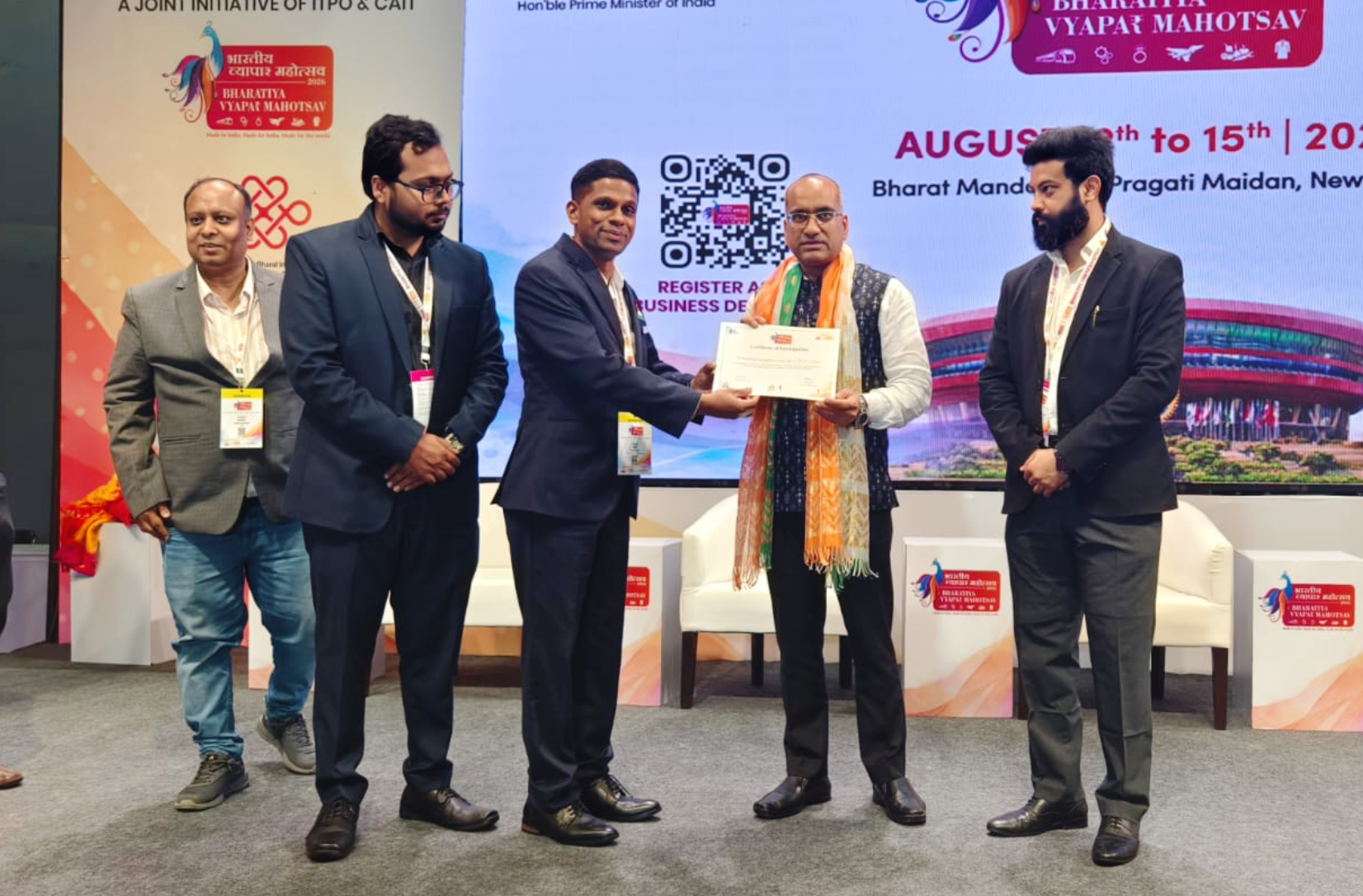 Sagar Naik receiving a certificate on stage at Bharatiya Vyapar Mahotsav 2026
